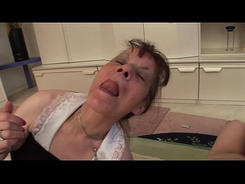 ❤️ Duas avós e um avô têm uma tríplice Porno vídeo em nós ️❤