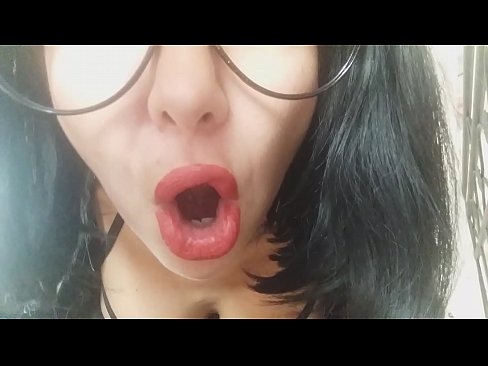 ❤️ Querida, sua madrasta não vai deixar você ir à escola hoje... Eu preciso muito de você... Porno vídeo em nós ️❤