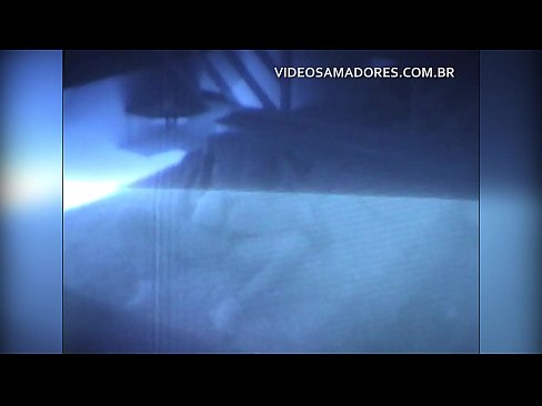 ❤️ Marido filma esposa fodendo o vizinho e descobre que ele é um cornudo Porno vídeo em nós ️❤