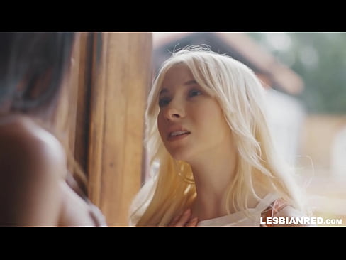 ❤️ A menina volta para casa alguns meses depois e acaba comendo a xoxota de sua madrasta Porno vídeo em nós ️❤